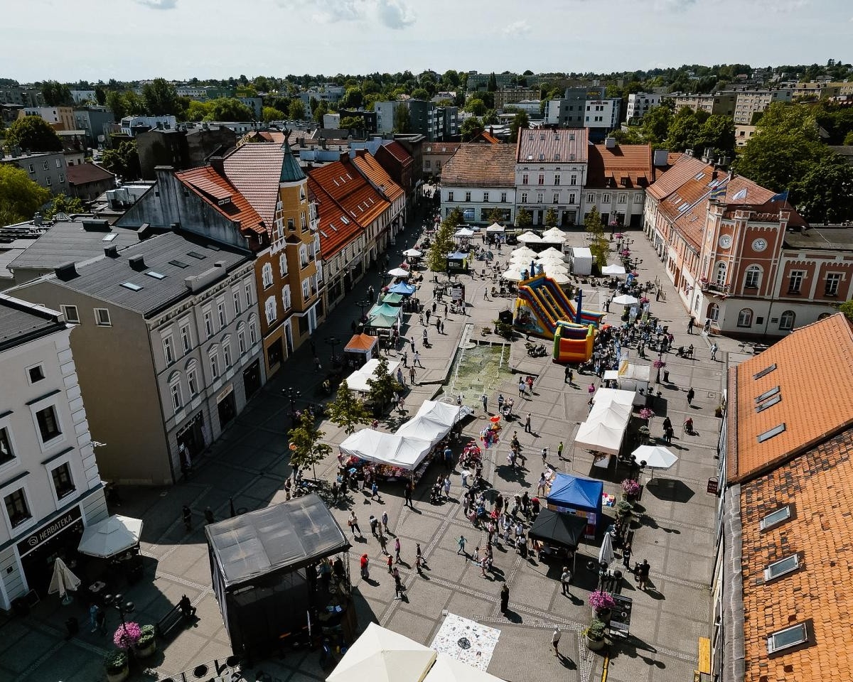 Dzień Dziecka i Dzień Aktywności Społecznej połączyły mieszkańców Mikołowa. Rynek zamienił się w piracką wyspę / fot. Birdabo Studio