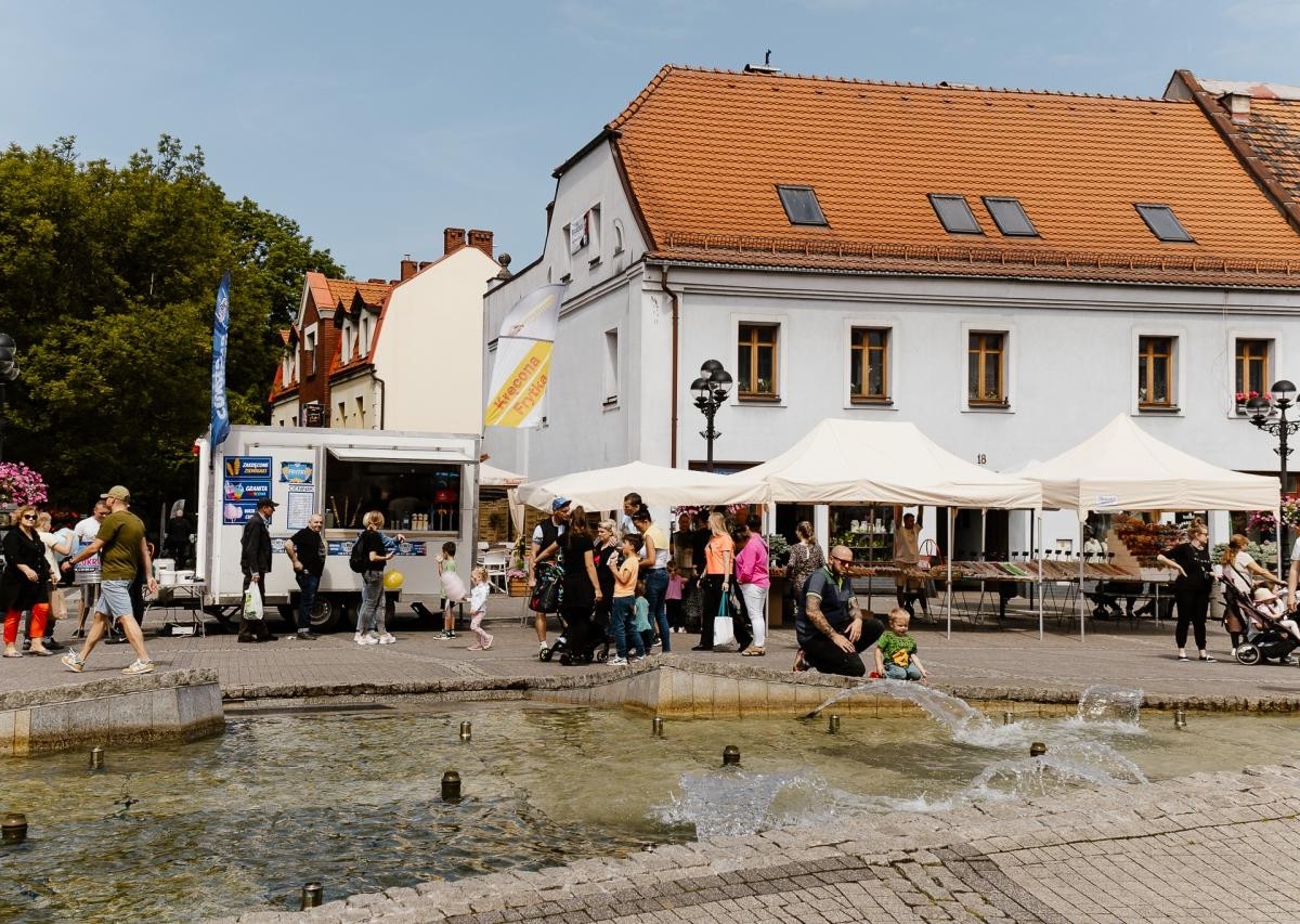 Dzień Dziecka i Dzień Aktywności Społecznej połączyły mieszkańców Mikołowa. Rynek zamienił się w piracką wyspę / fot. Birdabo Studio