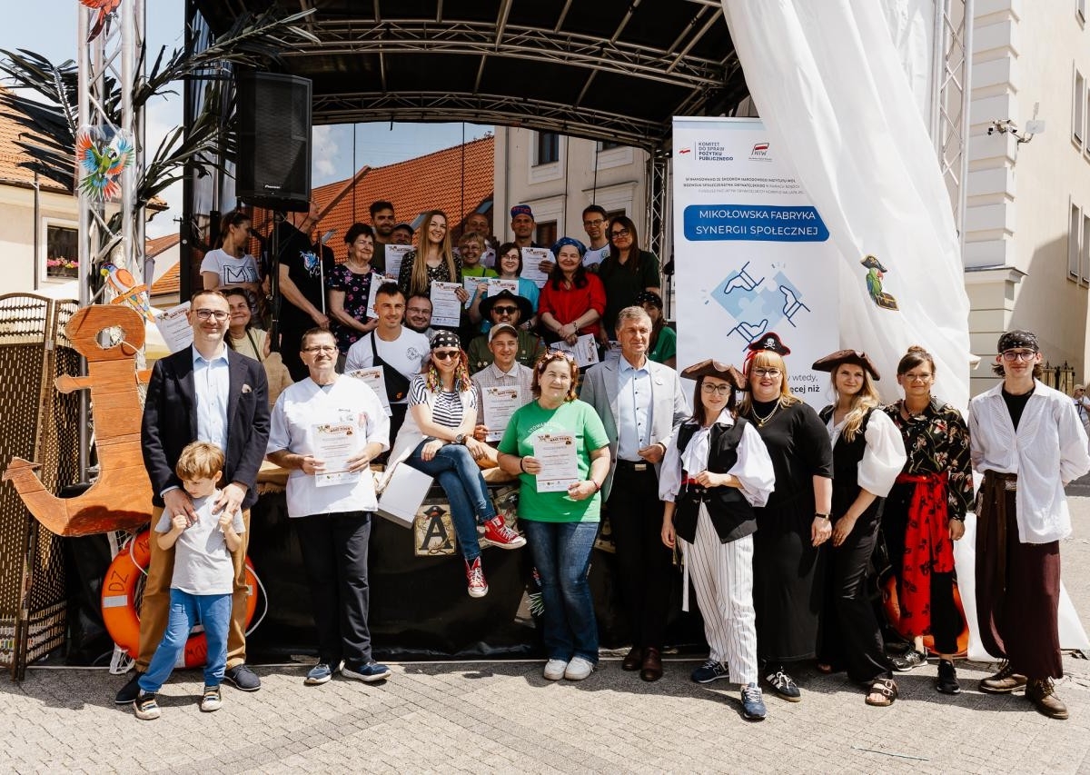 Dzień Dziecka i Dzień Aktywności Społecznej połączyły mieszkańców Mikołowa. Rynek zamienił się w piracką wyspę / fot. Birdabo Studio