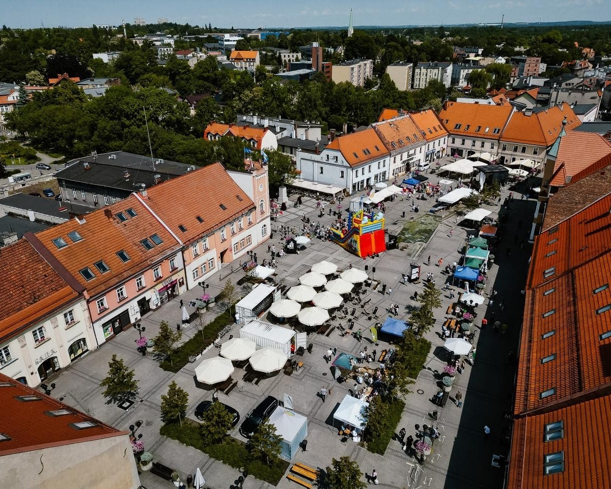 Dzień Dziecka i Dzień Aktywności Społecznej połączyły mieszkańców Mikołowa. Rynek zamienił się w piracką wyspę / fot. Birdabo Studio