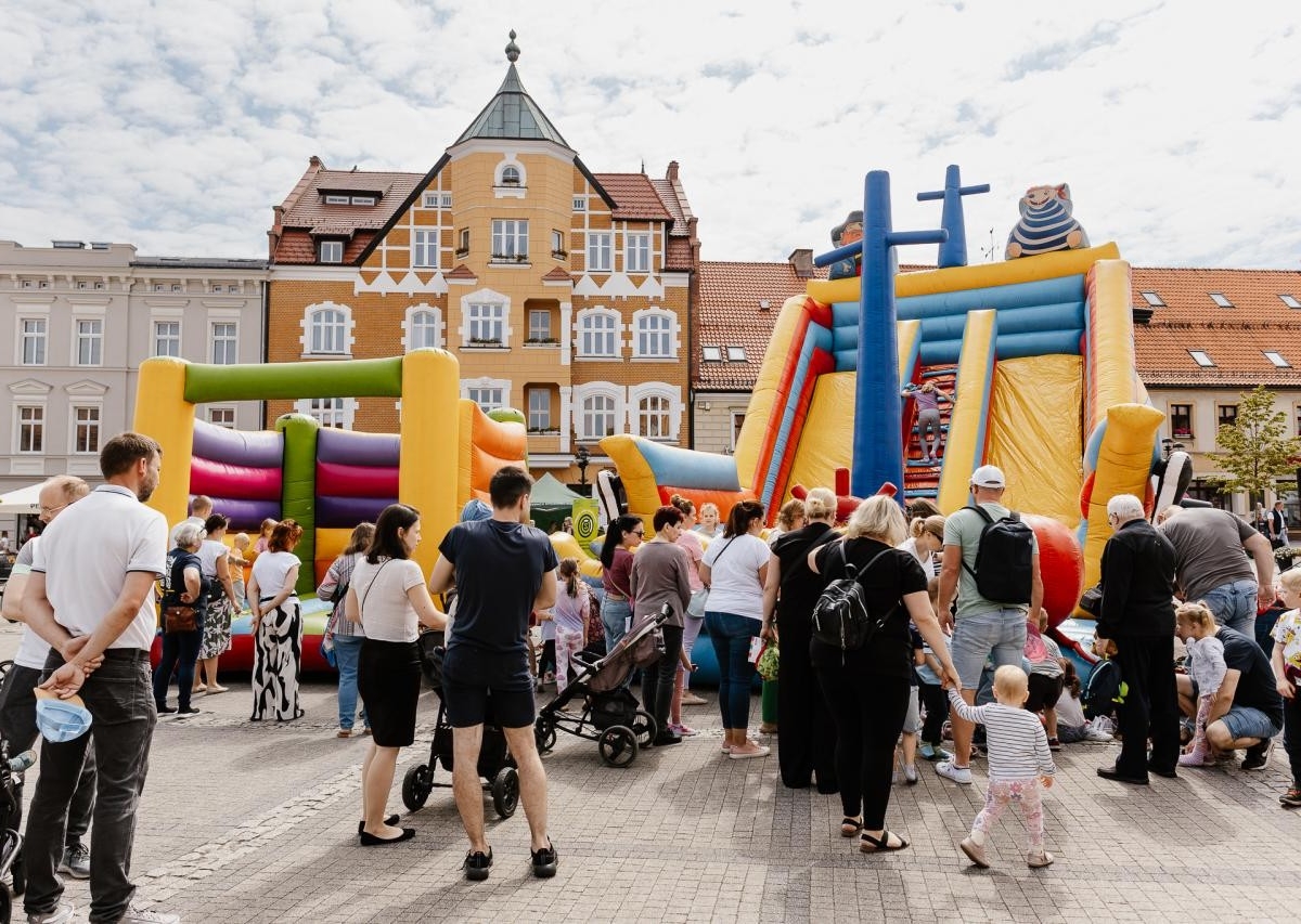 Dzień Dziecka i Dzień Aktywności Społecznej połączyły mieszkańców Mikołowa. Rynek zamienił się w piracką wyspę / fot. Birdabo Studio
