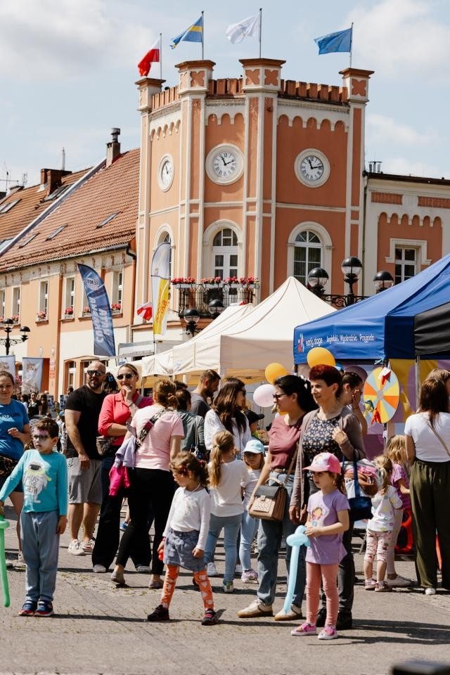 Dzień Dziecka i Dzień Aktywności Społecznej połączyły mieszkańców Mikołowa. Rynek zamienił się w piracką wyspę / fot. Birdabo Studio