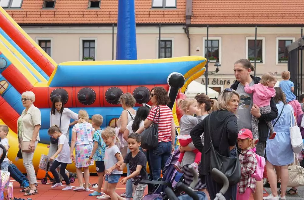 Kolorowo, radośnie, twórczo – w ten sposób można scharakteryzować tegoroczne obchody Dnia Dziecka w Mikołowie. Na rynku zorganizowano również Festiwal Organizacji Pozarządowych.