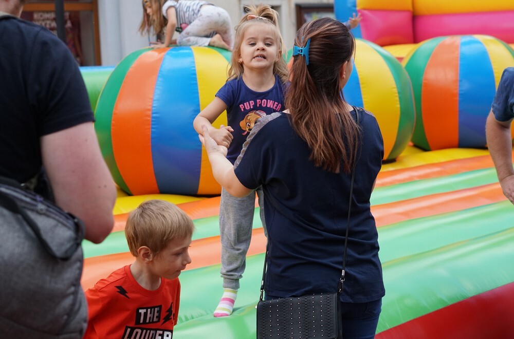 Kolorowo, radośnie, twórczo – w ten sposób można scharakteryzować tegoroczne obchody Dnia Dziecka w Mikołowie. Na rynku zorganizowano również Festiwal Organizacji Pozarządowych.