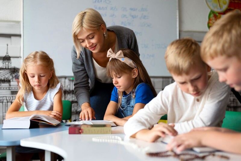 Dziś obchodzimy Dzień Nauczyciela – przekaż wyjątkowe życzenia pedagogom