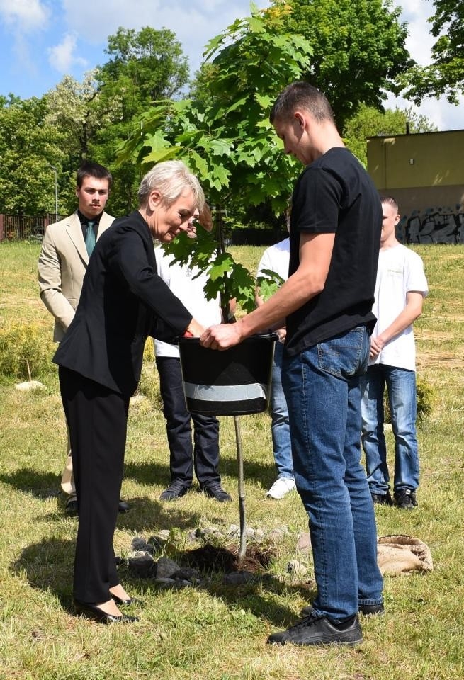 Zespół Szkół Technicznych w Mikołowie otworzył „Ekopracownię pod chmurką” / fot. Aktualności Powiatu Mikołowskiego FB