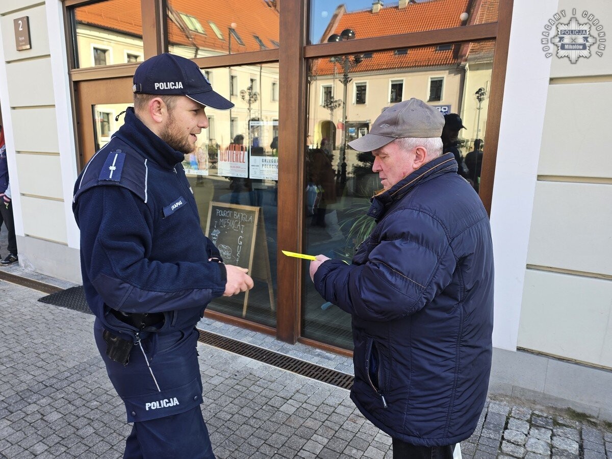 Zakończenie akcji „Z nowym rokiem widocznym krokiem” w Mikołowie, mającej na celu poprawę bezpieczeństwa pieszych / fot. KPP Mikołów