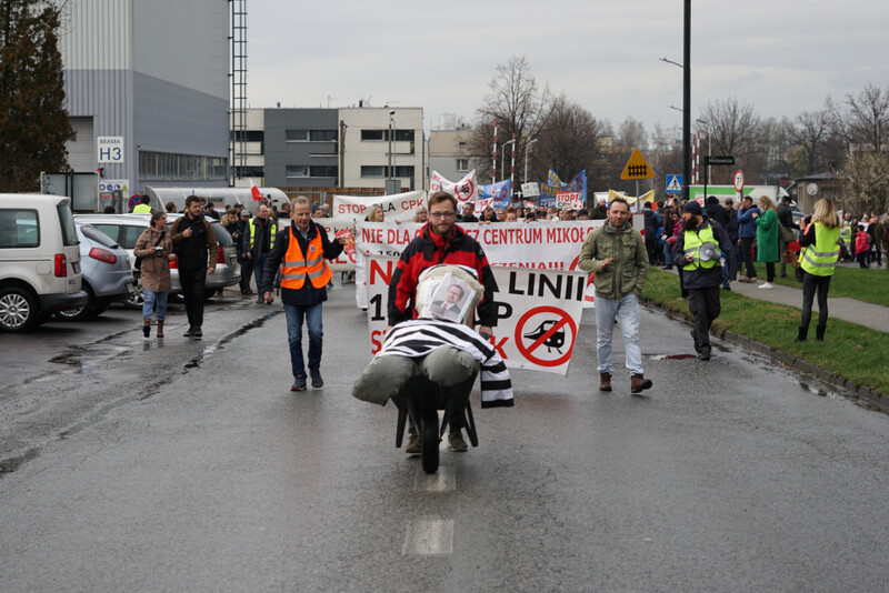 [FOTO] Mikołów: Protest przeciw CPK/KDP za nami. W akcji wzięło udział ponad tysiąc osób