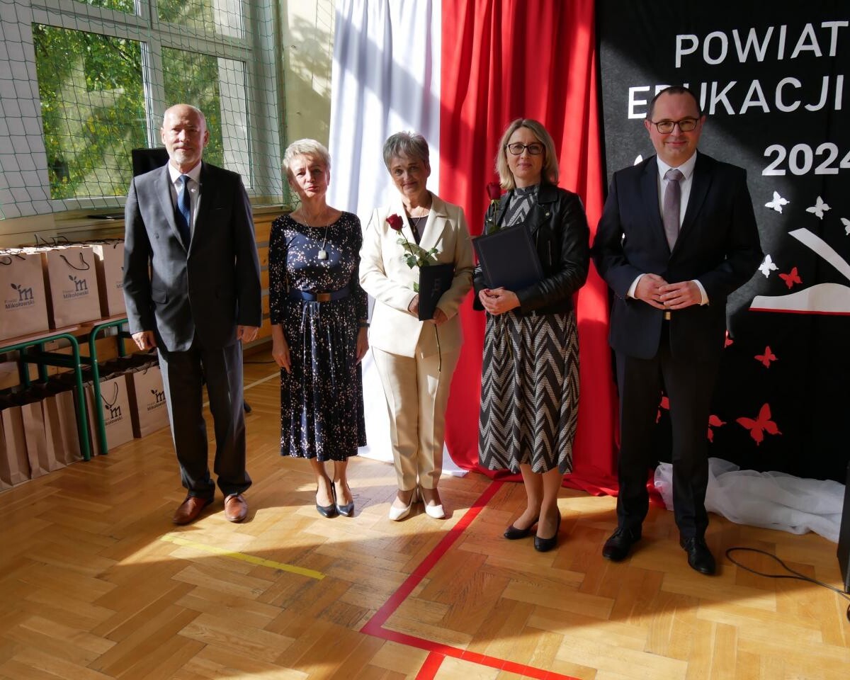 Powiatowe obchody Dnia Edukacji Narodowej w Łaziskach Górnych – Wyróżnienia dla nauczycieli i pracowników oświaty / fot. Aktualności Powiatu Mikołowskiego FB