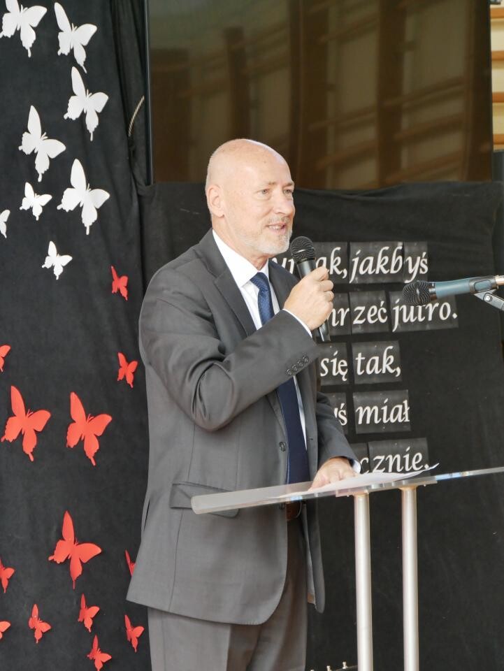 Powiatowe obchody Dnia Edukacji Narodowej w Łaziskach Górnych – Wyróżnienia dla nauczycieli i pracowników oświaty / fot. Aktualności Powiatu Mikołowskiego FB