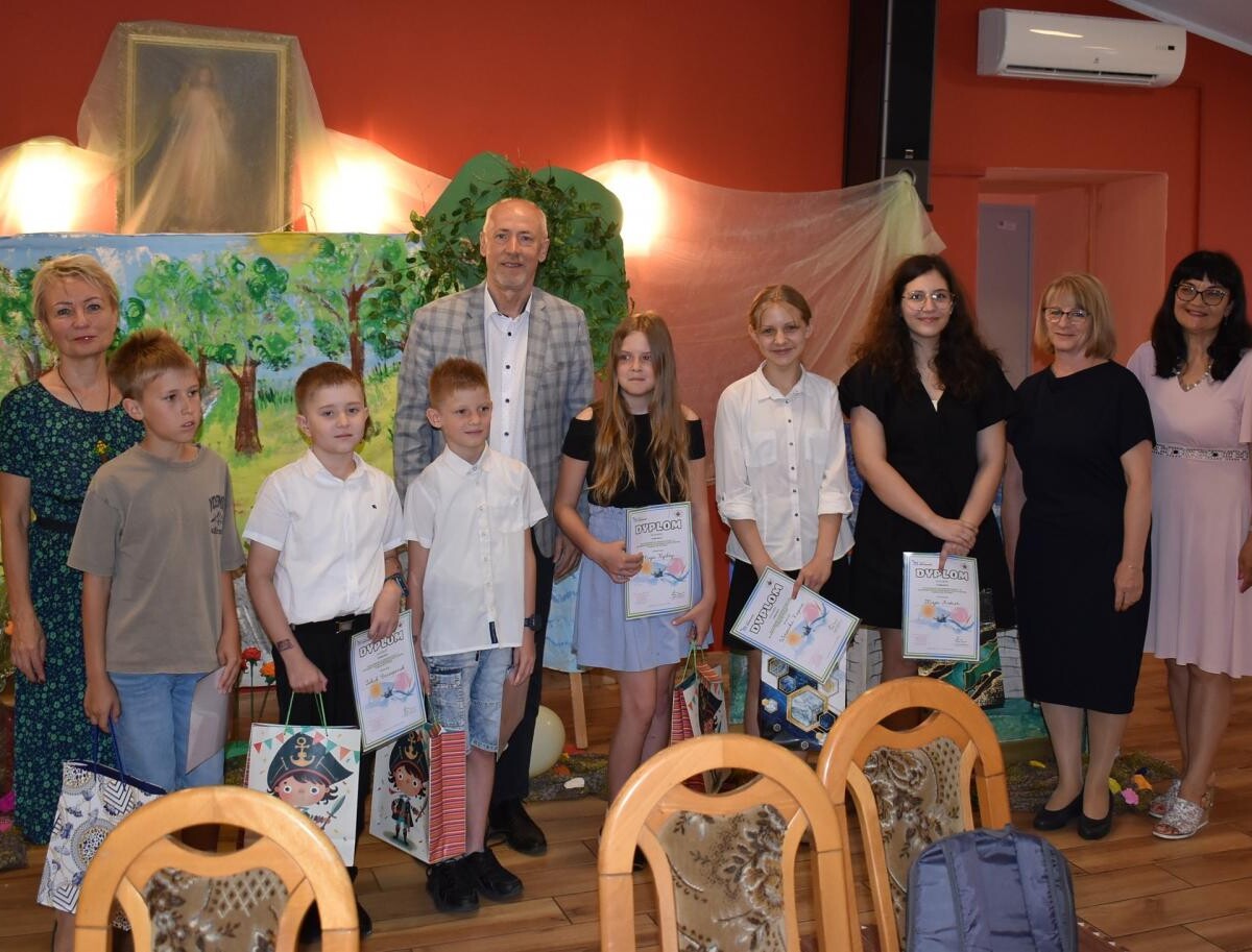 Zespół Szkół nr 1 Specjalnych w Mikołowie uczcił 110-lecie urodzin ks. Jana Twardowskiego / fot. Aktualności Powiatu Mikołowskiego