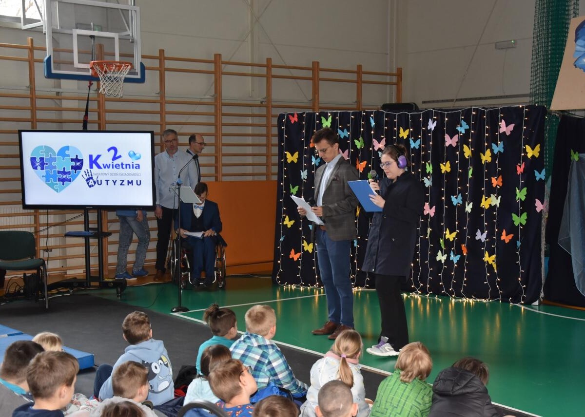 Gra terenowa z okazji Dnia Świadomości Autyzmu / fot. Aktualności Powiatu Mikołowskiego