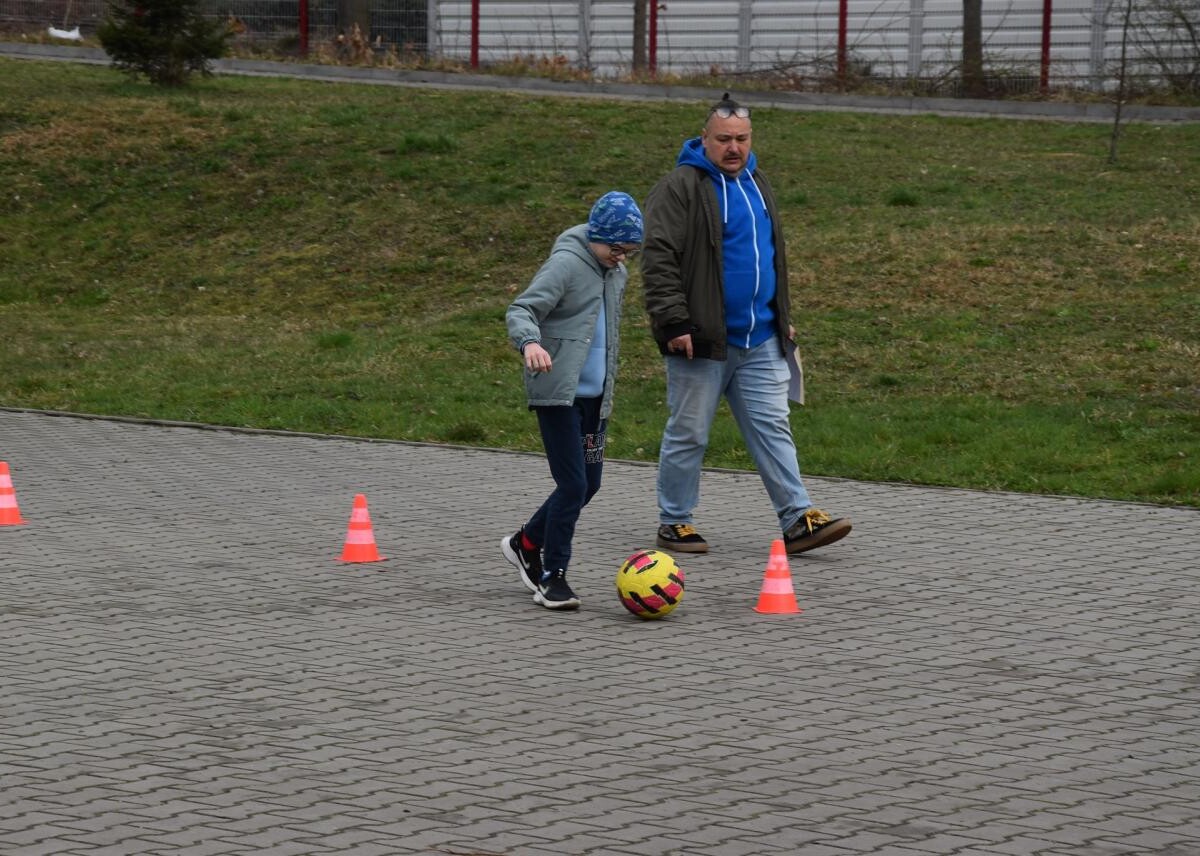 Gra terenowa z okazji Dnia Świadomości Autyzmu / fot. Aktualności Powiatu Mikołowskiego