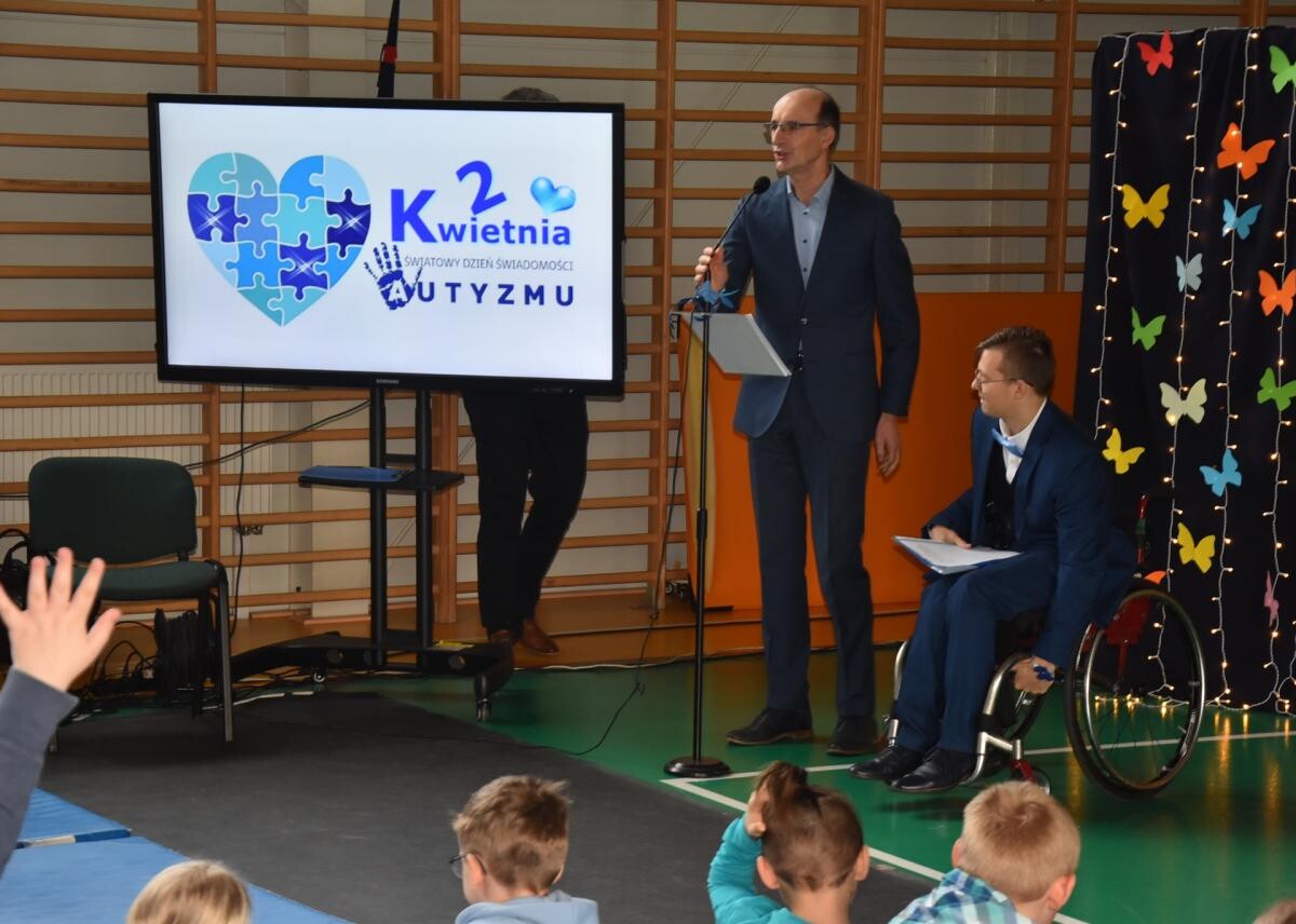 Gra terenowa z okazji Dnia Świadomości Autyzmu / fot. Aktualności Powiatu Mikołowskiego