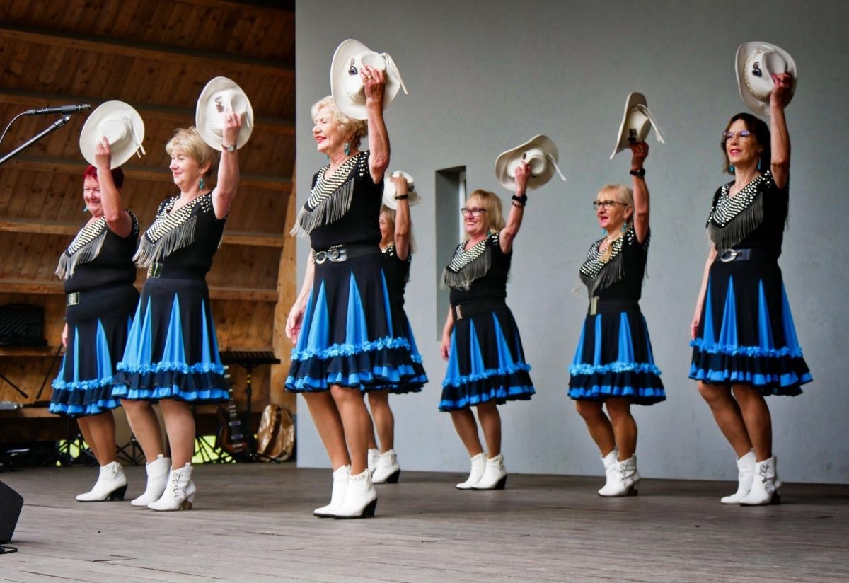 IV Festiwal Aktywności Senioralnej i III Targi Senioralne w Ornontowicach połączyły pokolenia / fot. Aktualności Powiatu Mikołowskiego