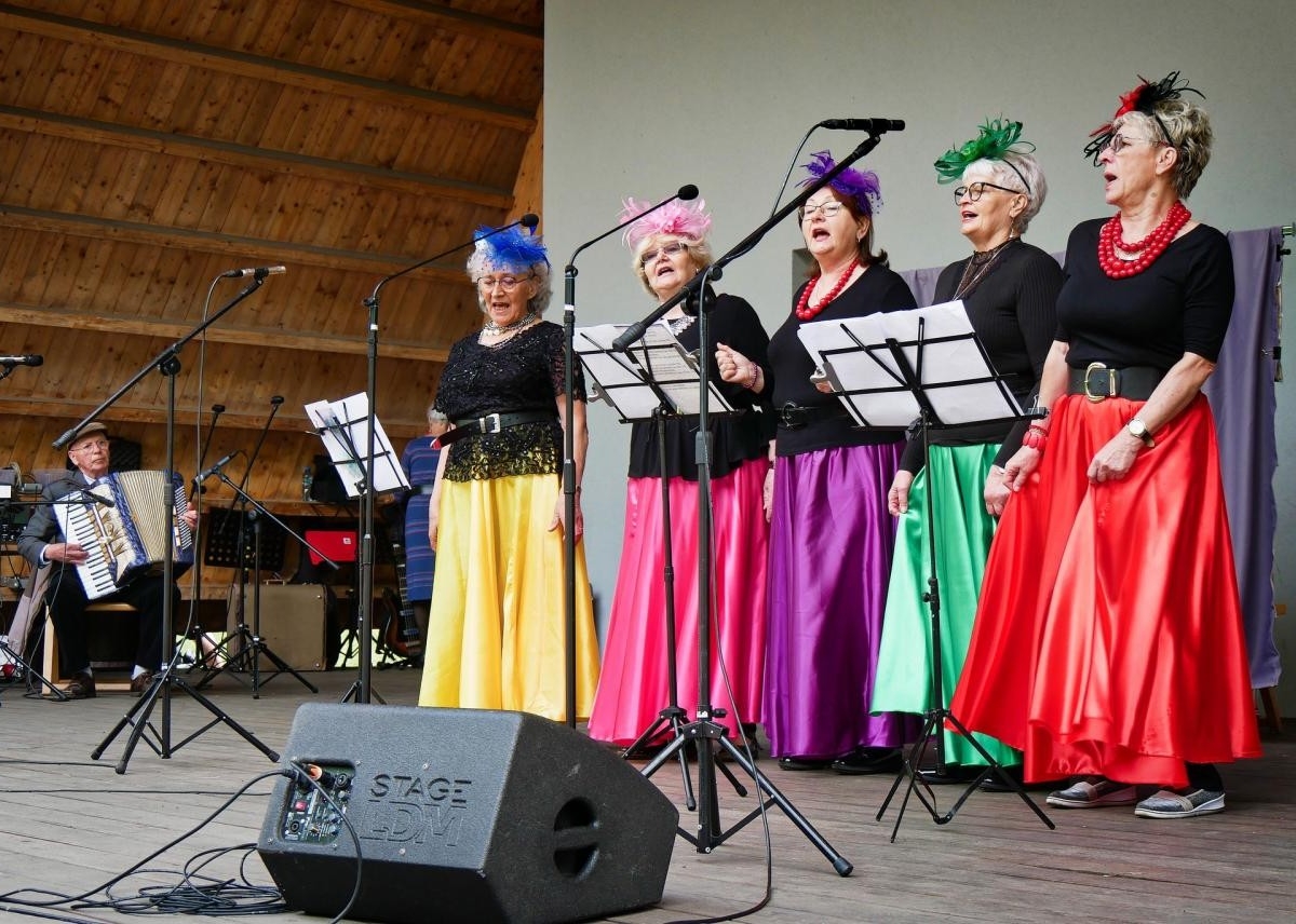 IV Festiwal Aktywności Senioralnej i III Targi Senioralne w Ornontowicach połączyły pokolenia / fot. Aktualności Powiatu Mikołowskiego