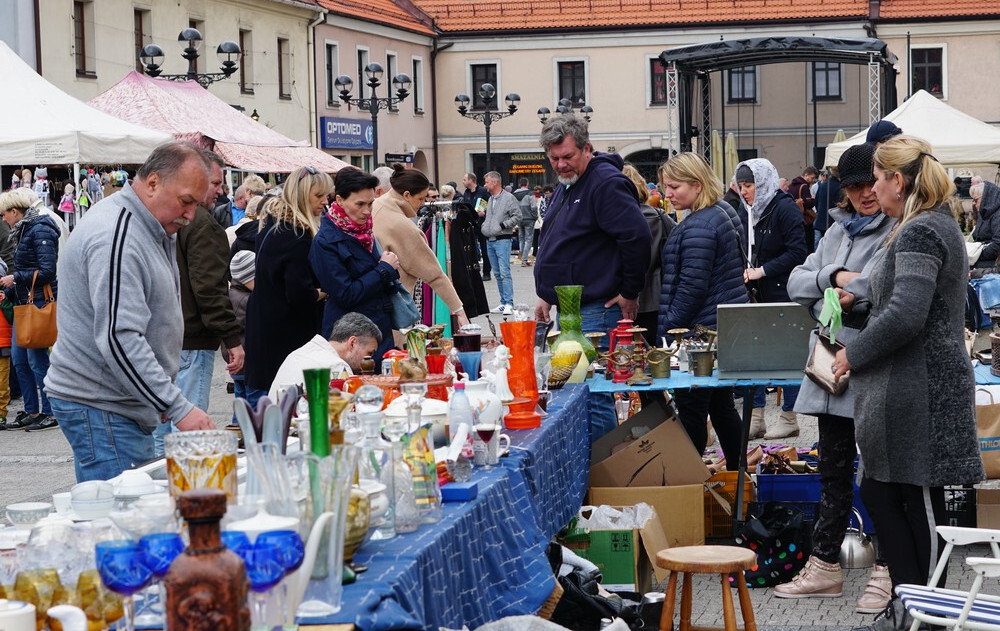 Jarmark Staroci Mikołów: targ antyków jak zwykle zgromadził tłumy pasjonatów