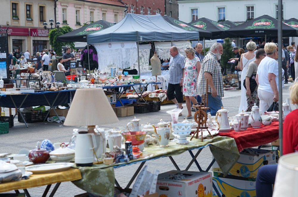 Za nami czerwcowy Jarmark Staroci na mikołowskim rynku. Dopisała pogoda i wystawcy, a wielu odwiedzających znalazło prawdziwe perełki. Organizatorem targów jest Miejska Placówka Muzealna.