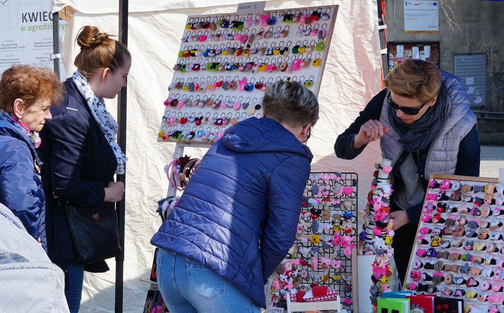 W Mikołowie trwa Jarmark Wielkanocny. Na rynku do kupienia dekoracje świąteczne i rękodzieło, swojskie wędliny, chleby i wiele innych. Jarmarkowi towarzyszył Festiwal Obrzędów i Zwyczajów.