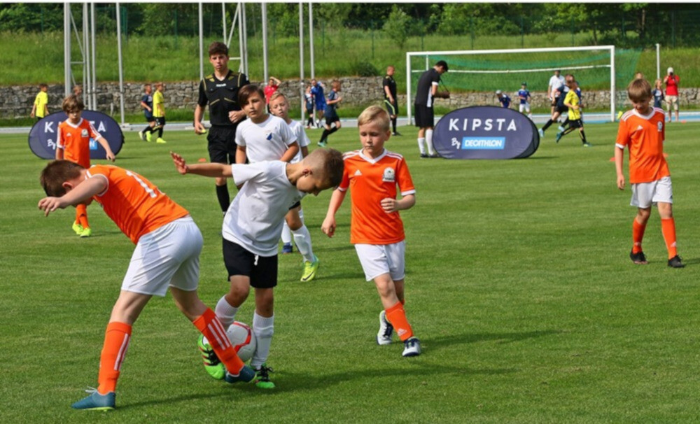 Na stadionie AKS Mikołów odbył się charytatywny turniej Fundacji Stonoga - Kipsta Cup 2019 Gramy dla Afryki! Zawody wygrały drużyny Polonii Łaziska, Sparty Katowice, RKP ROW Rybnik i LKS Czaniec.