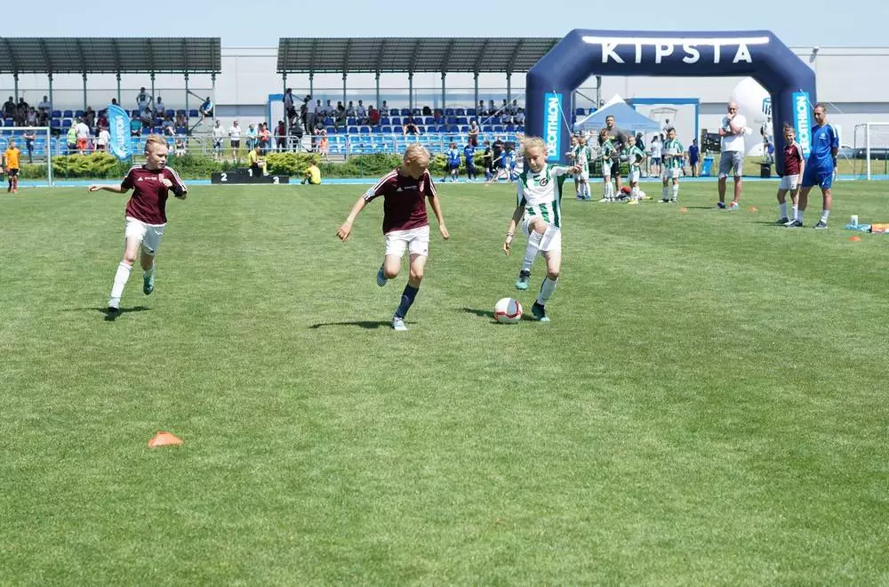 Na stadionie AKS Mikołów odbył się charytatywny turniej Fundacji Stonoga - Kipsta Cup 2019 Gramy dla Afryki! Zawody wygrały drużyny Polonii Łaziska, Sparty Katowice, RKP ROW Rybnik i LKS Czaniec.