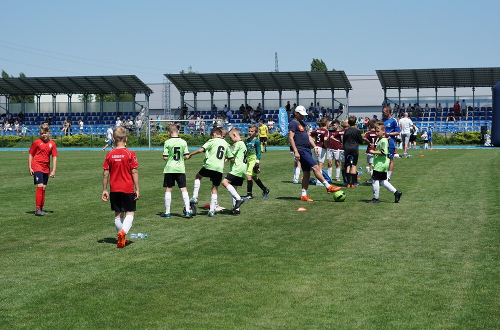 Na stadionie AKS Mikołów odbył się charytatywny turniej Fundacji Stonoga - Kipsta Cup 2019 Gramy dla Afryki! Zawody wygrały drużyny Polonii Łaziska, Sparty Katowice, RKP ROW Rybnik i LKS Czaniec.