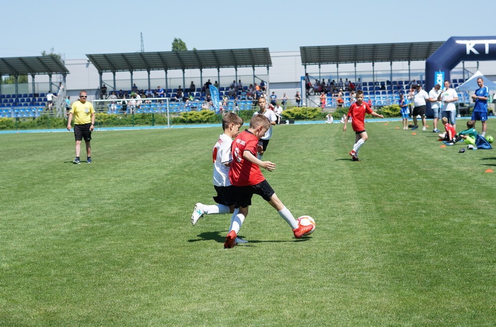 Na stadionie AKS Mikołów odbył się charytatywny turniej Fundacji Stonoga - Kipsta Cup 2019 Gramy dla Afryki! Zawody wygrały drużyny Polonii Łaziska, Sparty Katowice, RKP ROW Rybnik i LKS Czaniec.