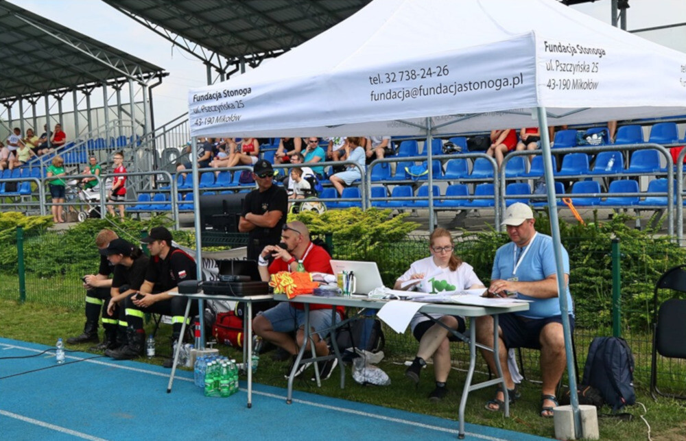 Na stadionie AKS Mikołów odbył się charytatywny turniej Fundacji Stonoga - Kipsta Cup 2019 Gramy dla Afryki! Zawody wygrały drużyny Polonii Łaziska, Sparty Katowice, RKP ROW Rybnik i LKS Czaniec.