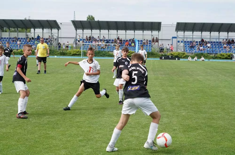Na stadionie AKS Mikołów odbył się charytatywny turniej Fundacji Stonoga - Kipsta Cup 2019 Gramy dla Afryki! Zawody wygrały drużyny Polonii Łaziska, Sparty Katowice, RKP ROW Rybnik i LKS Czaniec.