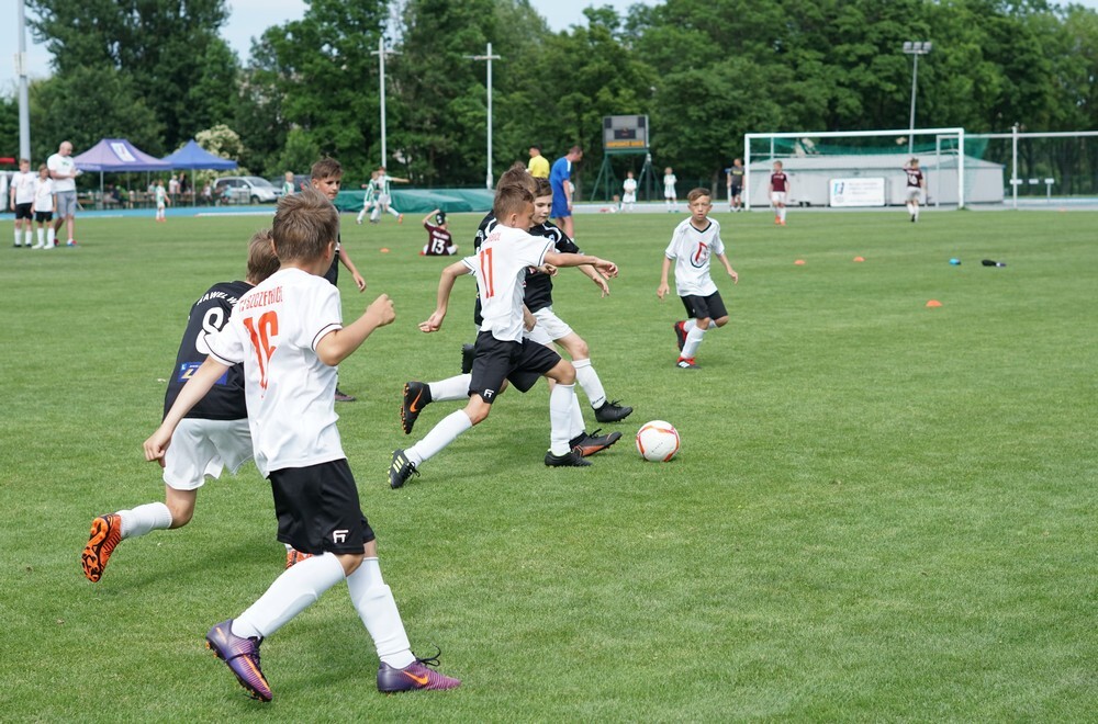 Na stadionie AKS Mikołów odbył się charytatywny turniej Fundacji Stonoga - Kipsta Cup 2019 Gramy dla Afryki! Zawody wygrały drużyny Polonii Łaziska, Sparty Katowice, RKP ROW Rybnik i LKS Czaniec.