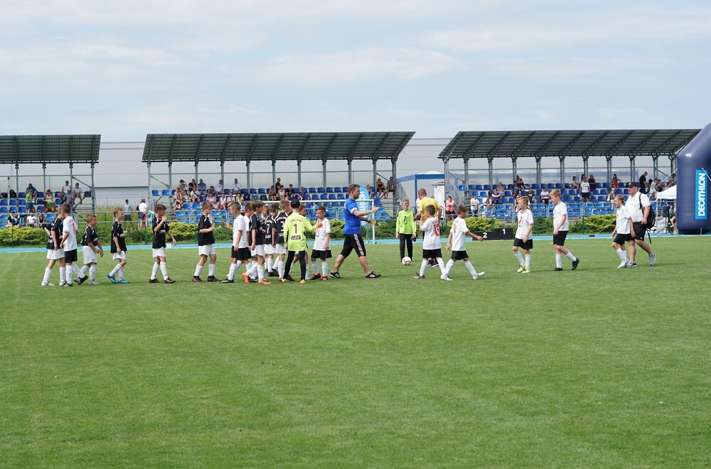 Na stadionie AKS Mikołów odbył się charytatywny turniej Fundacji Stonoga - Kipsta Cup 2019 Gramy dla Afryki! Zawody wygrały drużyny Polonii Łaziska, Sparty Katowice, RKP ROW Rybnik i LKS Czaniec.