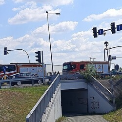 Kolizja na DK44 przy CH Auchan w Miko&#322;owie – kobieta uderzy&#322;a w s&#322;up!
