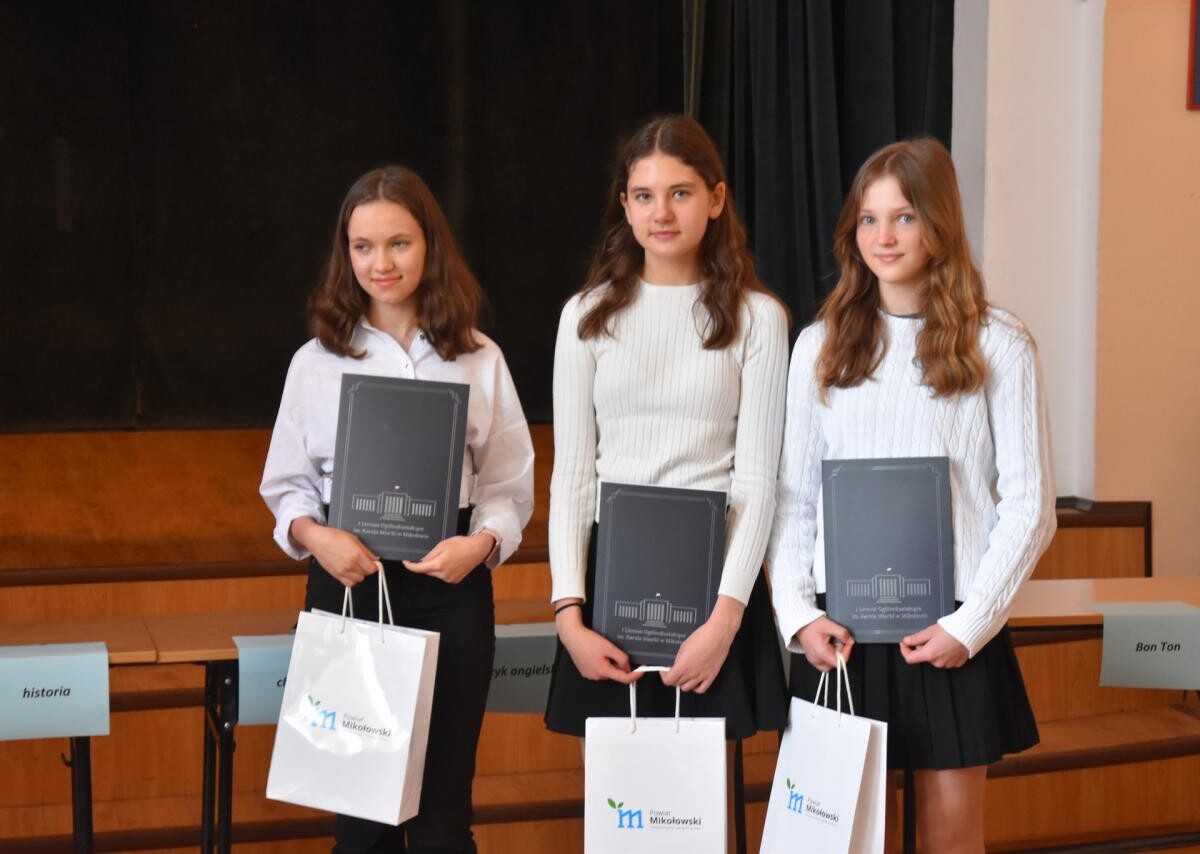 Po raz 21 wręczone zostały 18 kwietnia nagrody w konkursu literackiego "Na skrzydłach wyobraźni" organizowanego przez I LO im. Karola Miarki, a odbywający się pod patronatem Starosty Mikołowskiego / fot. Aktualności Powiatu Mikołowskiego