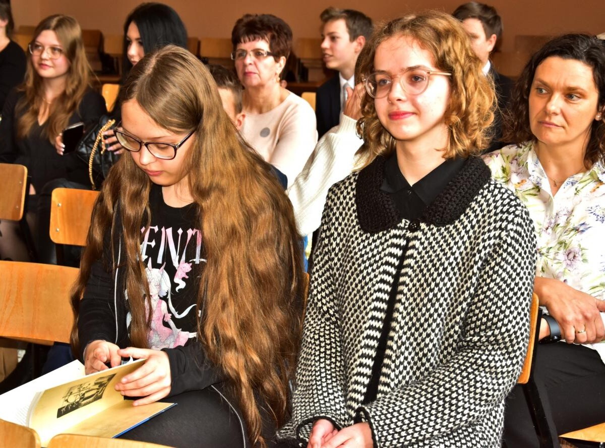 Po raz 21 wręczone zostały 18 kwietnia nagrody w konkursu literackiego "Na skrzydłach wyobraźni" organizowanego przez I LO im. Karola Miarki, a odbywający się pod patronatem Starosty Mikołowskiego / fot. Aktualności Powiatu Mikołowskiego