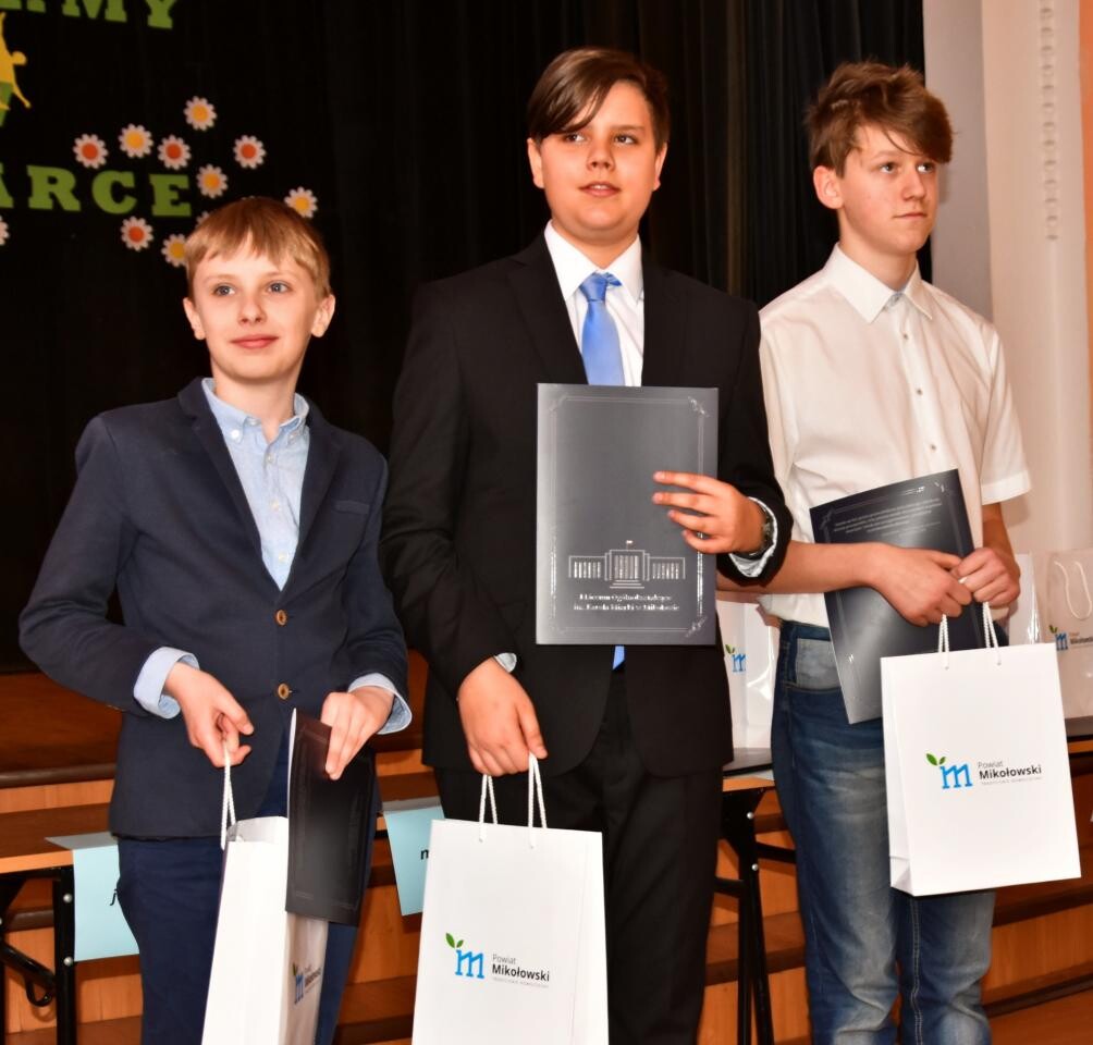 Po raz 21 wręczone zostały 18 kwietnia nagrody w konkursu literackiego "Na skrzydłach wyobraźni" organizowanego przez I LO im. Karola Miarki, a odbywający się pod patronatem Starosty Mikołowskiego / fot. Aktualności Powiatu Mikołowskiego