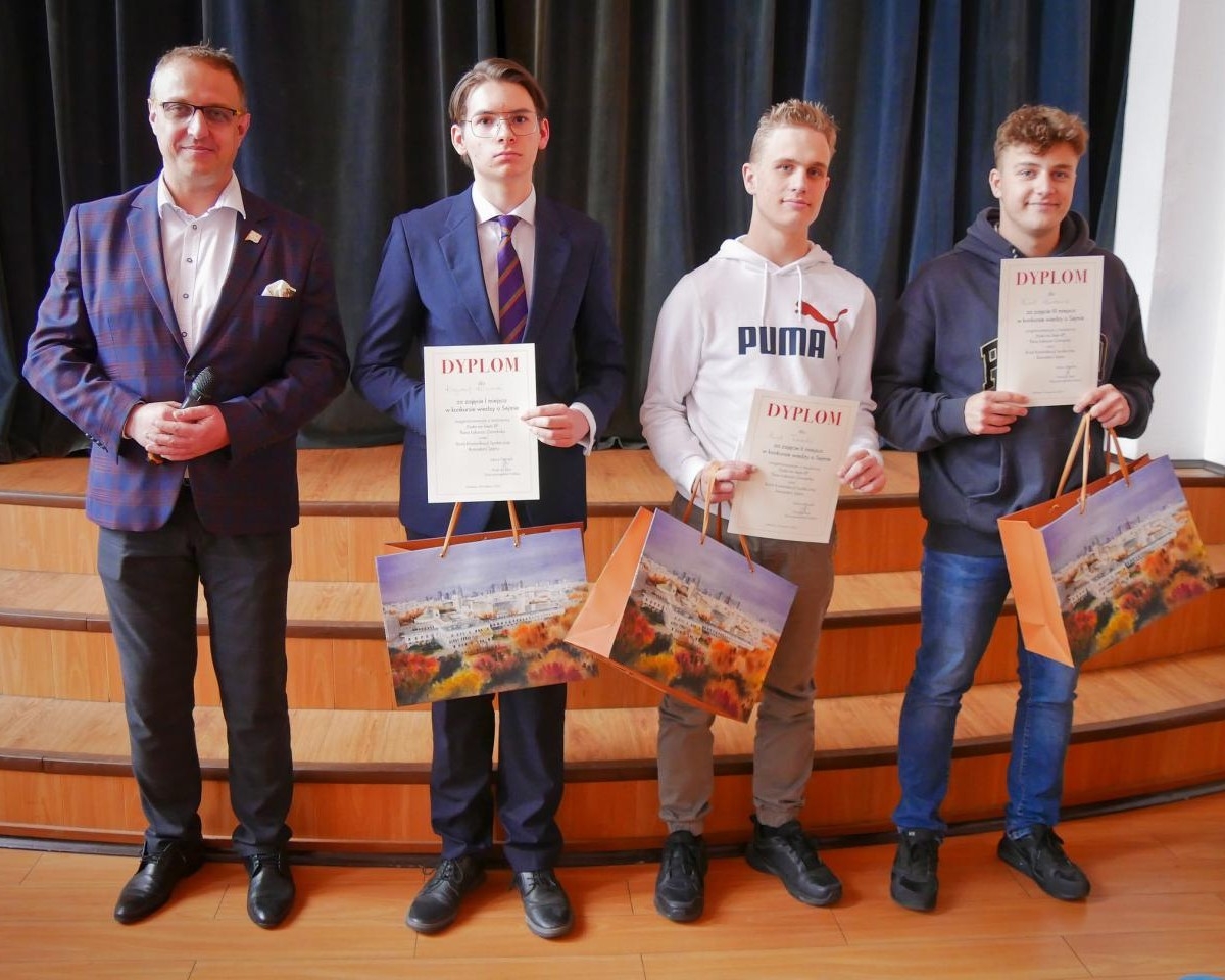 Uczniowie z siedmiu szkół z powiatu mikołowskiego, Żor i Rydułtów zmierzyli się w Konkursie Wiedzy o Sejmie RP / fot. Aktualności Powiatu Mikołowskiego