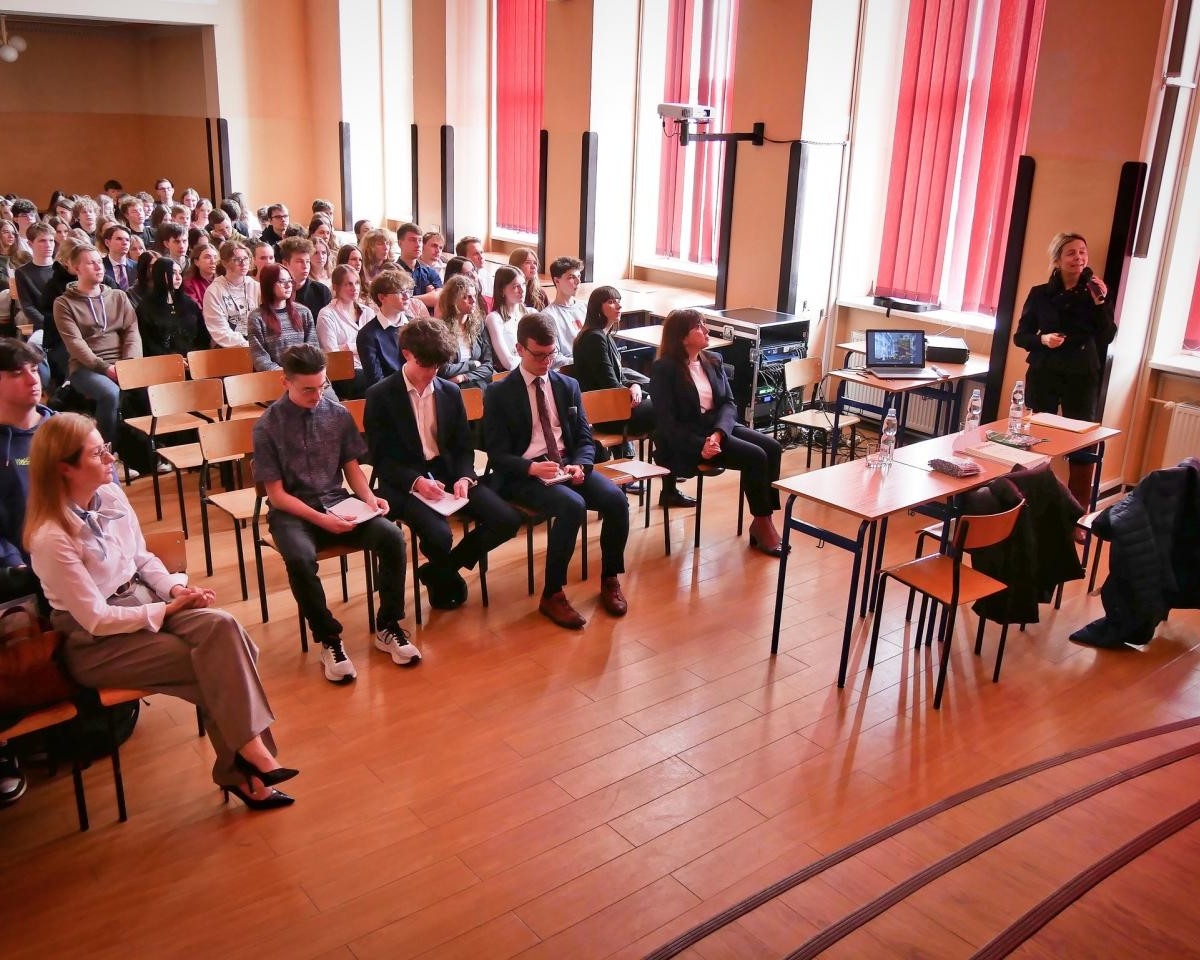 Uczniowie z siedmiu szkół z powiatu mikołowskiego, Żor i Rydułtów zmierzyli się w Konkursie Wiedzy o Sejmie RP / fot. Aktualności Powiatu Mikołowskiego