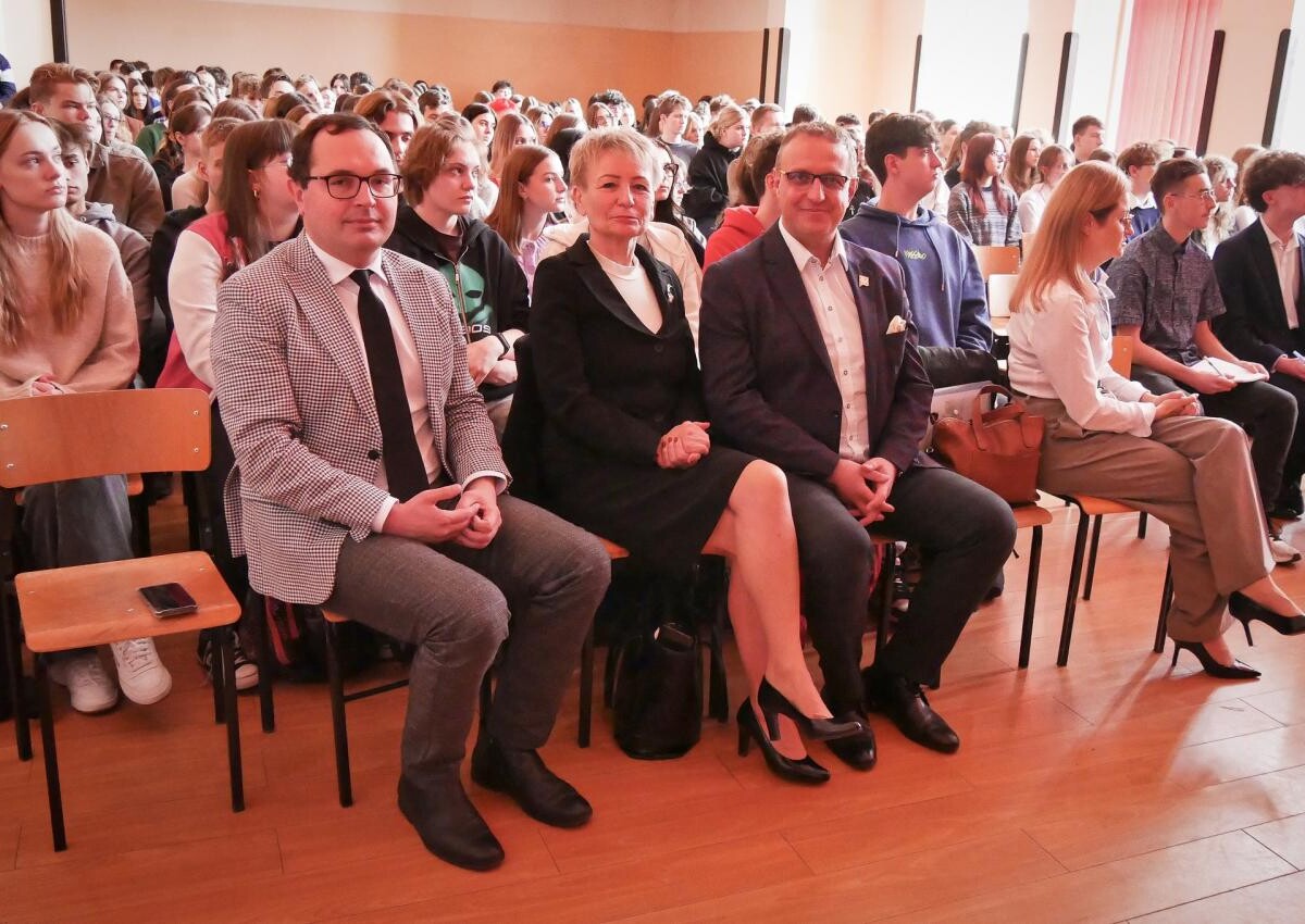 Uczniowie z siedmiu szkół z powiatu mikołowskiego, Żor i Rydułtów zmierzyli się w Konkursie Wiedzy o Sejmie RP / fot. Aktualności Powiatu Mikołowskiego