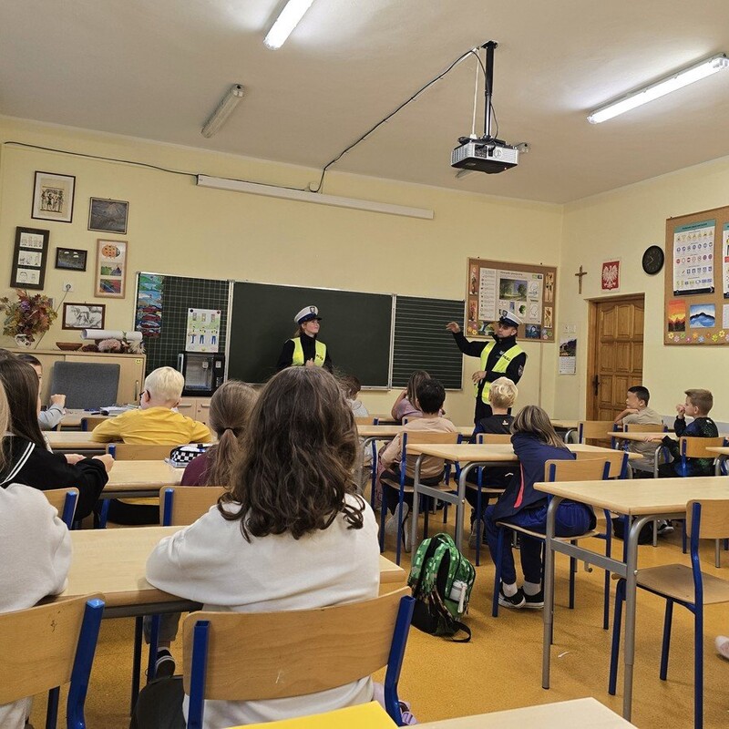 Lekcja o bezpieczeństwie drogowym w Szkole Podstawowej nr 5 w Mikołowie