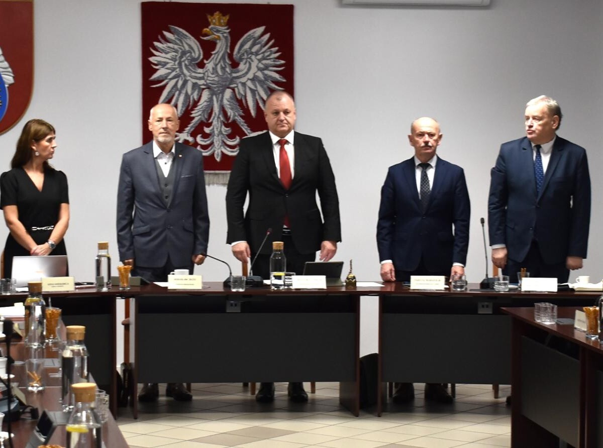 Realizacja powiatowych inwestycji była głównym tematem listopadowej sesji Rady Powiatu Mikołowskiego / fot. Aktualności Powiatu Mikołowskiego