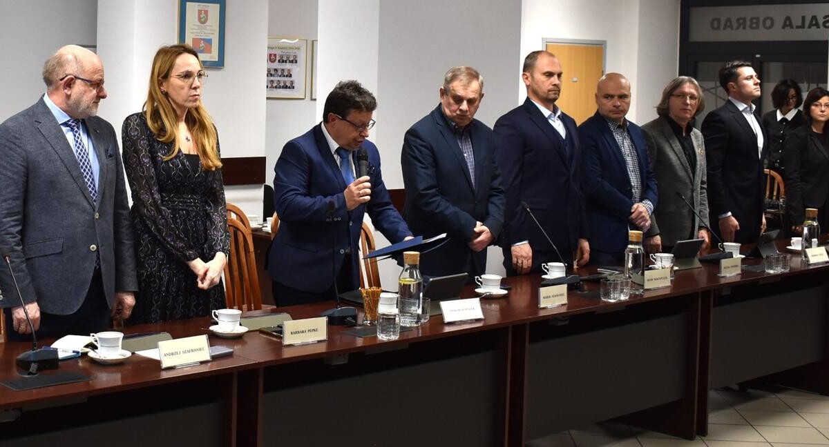 Realizacja powiatowych inwestycji była głównym tematem listopadowej sesji Rady Powiatu Mikołowskiego / fot. Aktualności Powiatu Mikołowskiego