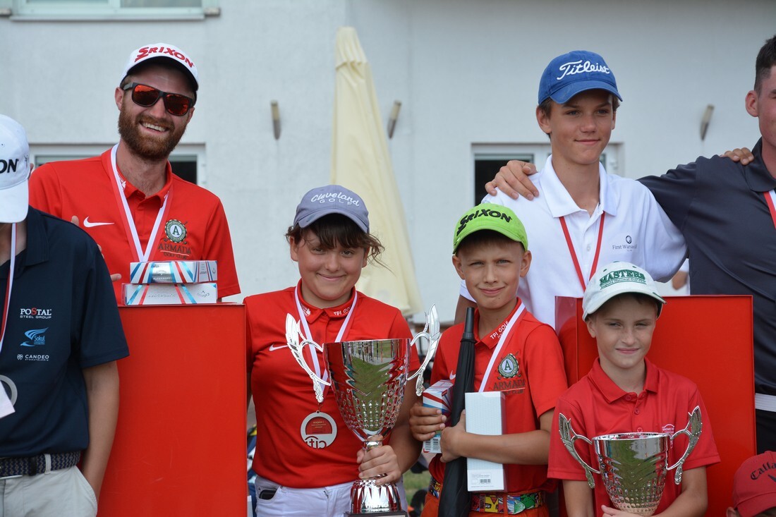 Mikołowianin Michał Gustaw wraz ze swoją koleżanką z klubu golfowego Armada zdobyli tytuł Klubowego Mistrza Polski Młodzików - kapitańską pieczę nad drużyną sprawował Sebastian Grudzień.
