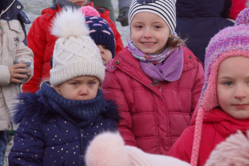 Dzisiaj Święty Mikołaj przyleciał do dzieci z Przedszkola "Zaczarowany Ogród" prosto z nieba.