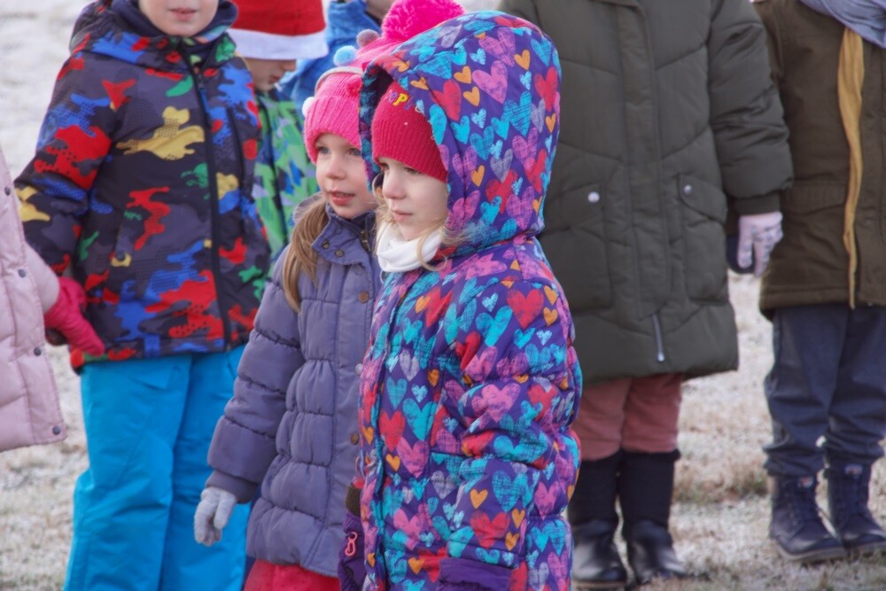 Dzisiaj Święty Mikołaj przyleciał do dzieci z Przedszkola "Zaczarowany Ogród" prosto z nieba.