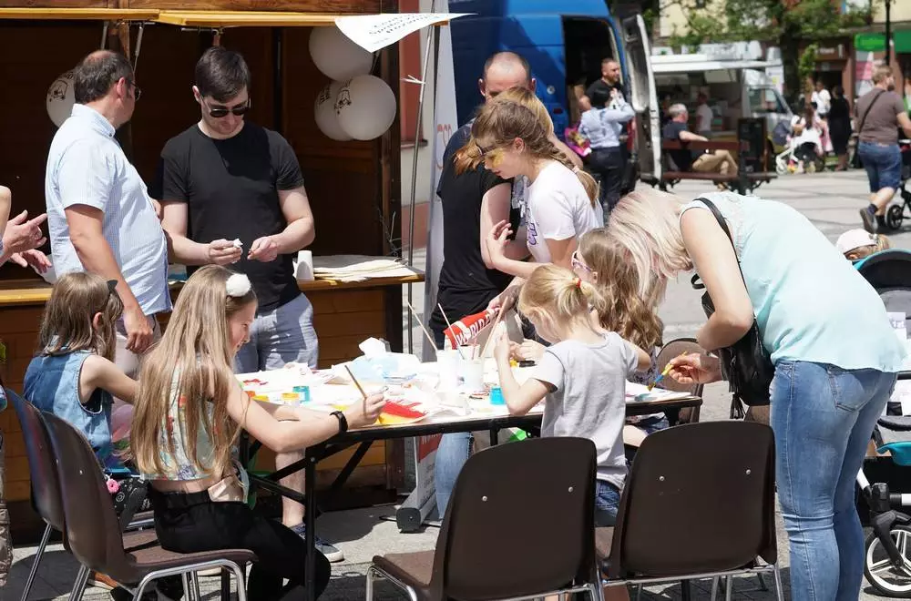 Dzień Dziecka z MDK Mikołów: Centrum Społecznego Rozwoju zapewniło warsztaty plastyczne dla dzieci