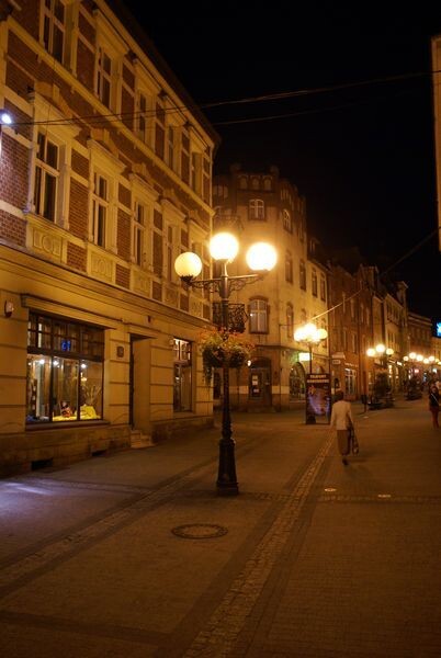 Mikołów nocą