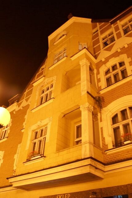 Mikołów nocą