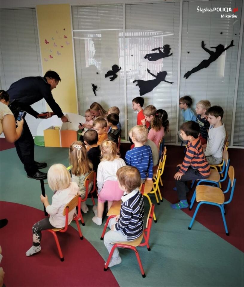 Miko&#322;owscy dzielnicowi promuj&#261; bezpieczne praktyki w&#347;ród dzieci