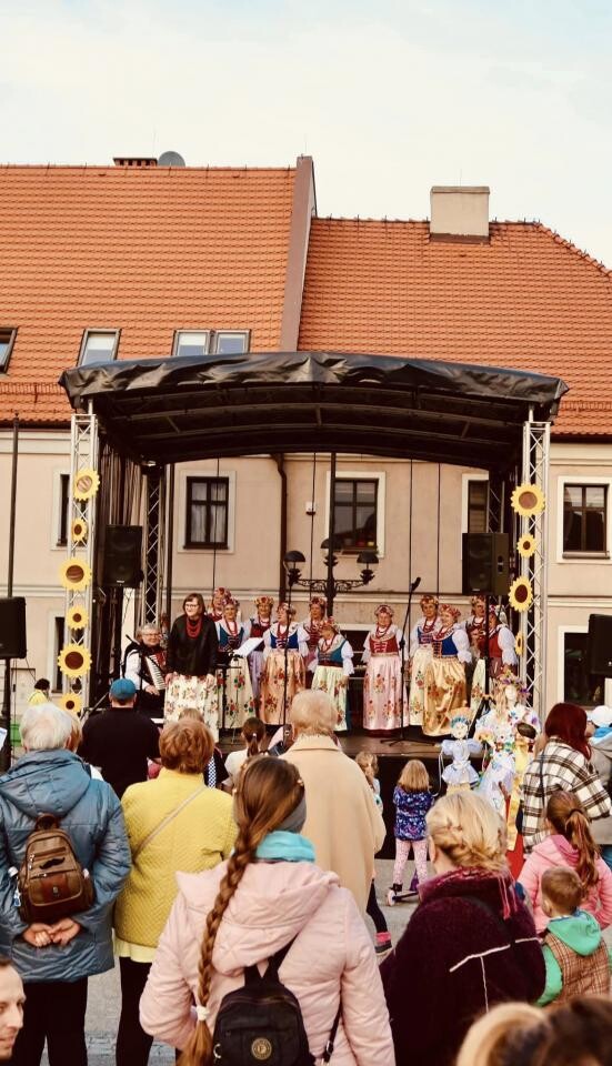 Stowarzyszenie BATUT w Mikołowie rozpoczęło spektakularnie wiosnę, organizując Mikołowskie Święto Wiosny na rynku w czwartek, 21 marca / fot. UM Mikołów