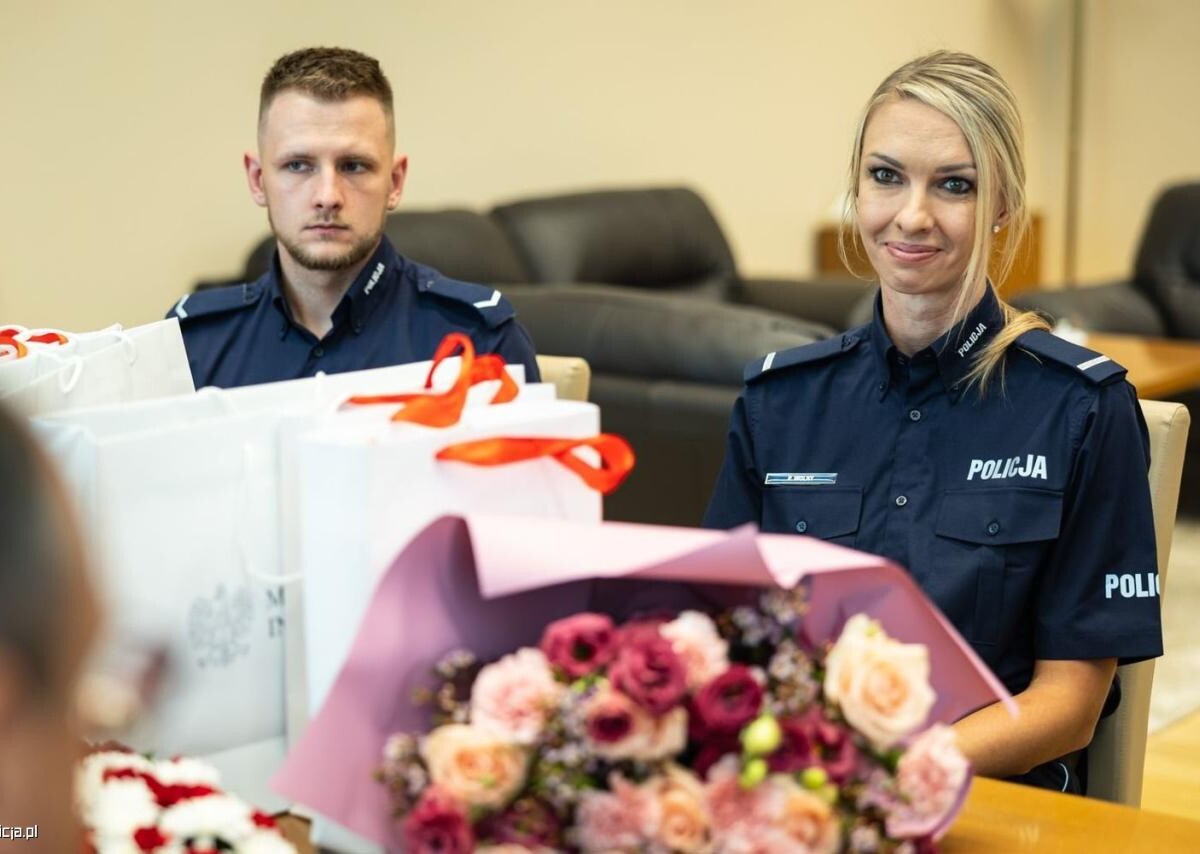 Spotkanie w MSWiA i KGP z mikołowskimi policjantami, którzy uratowali 6-letniego chłopca przed nadjeżdżającym pociągiem / fot. MSWiA, Andrzej Chyliński Gazeta Policyjna
